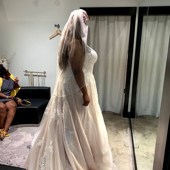 BRAND NEW MAGGIE SOTTERO WEDDING DRESS